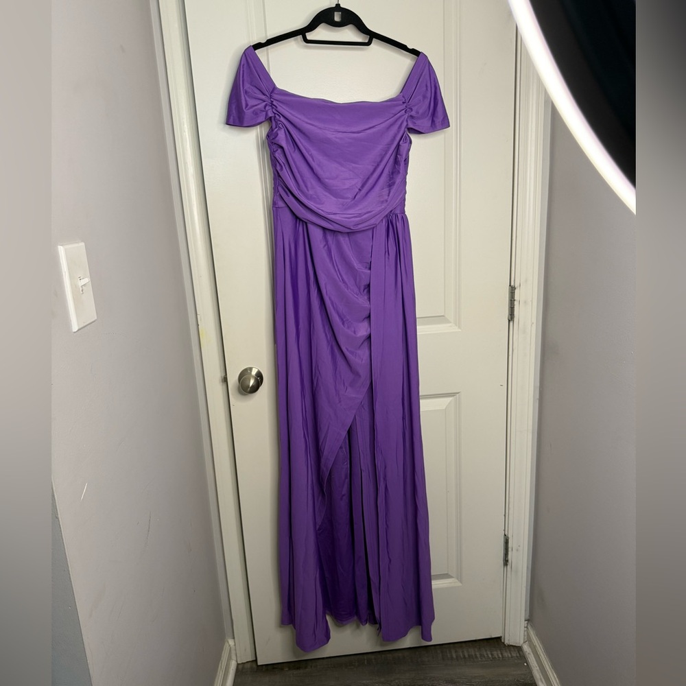 Elegant Off-Shoulder Purple Maxi Dress with Front Slit - Picture 2 of 7